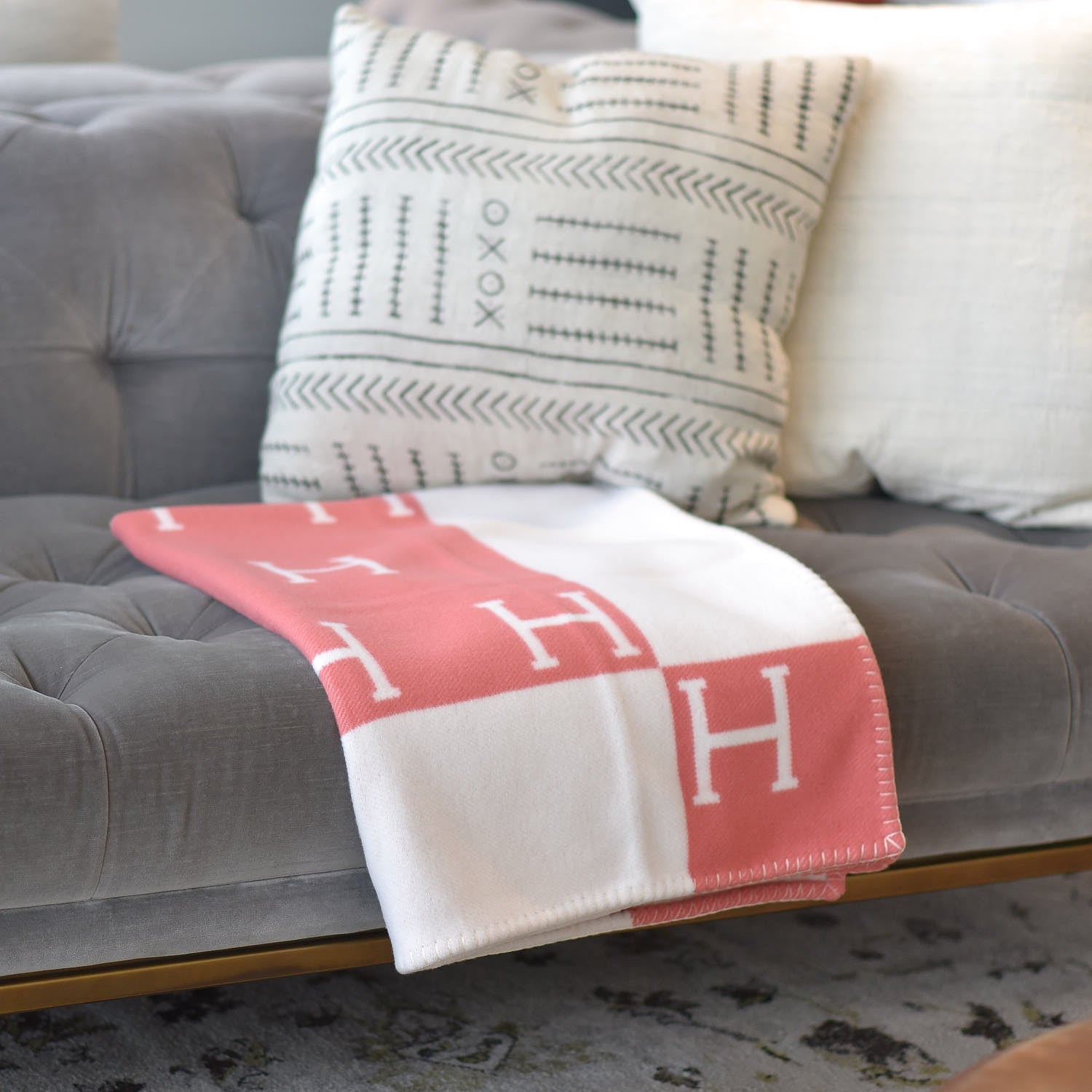Luxury Wool Cashmere Blanket with Soft Warm Fabric and Elegant Home Design