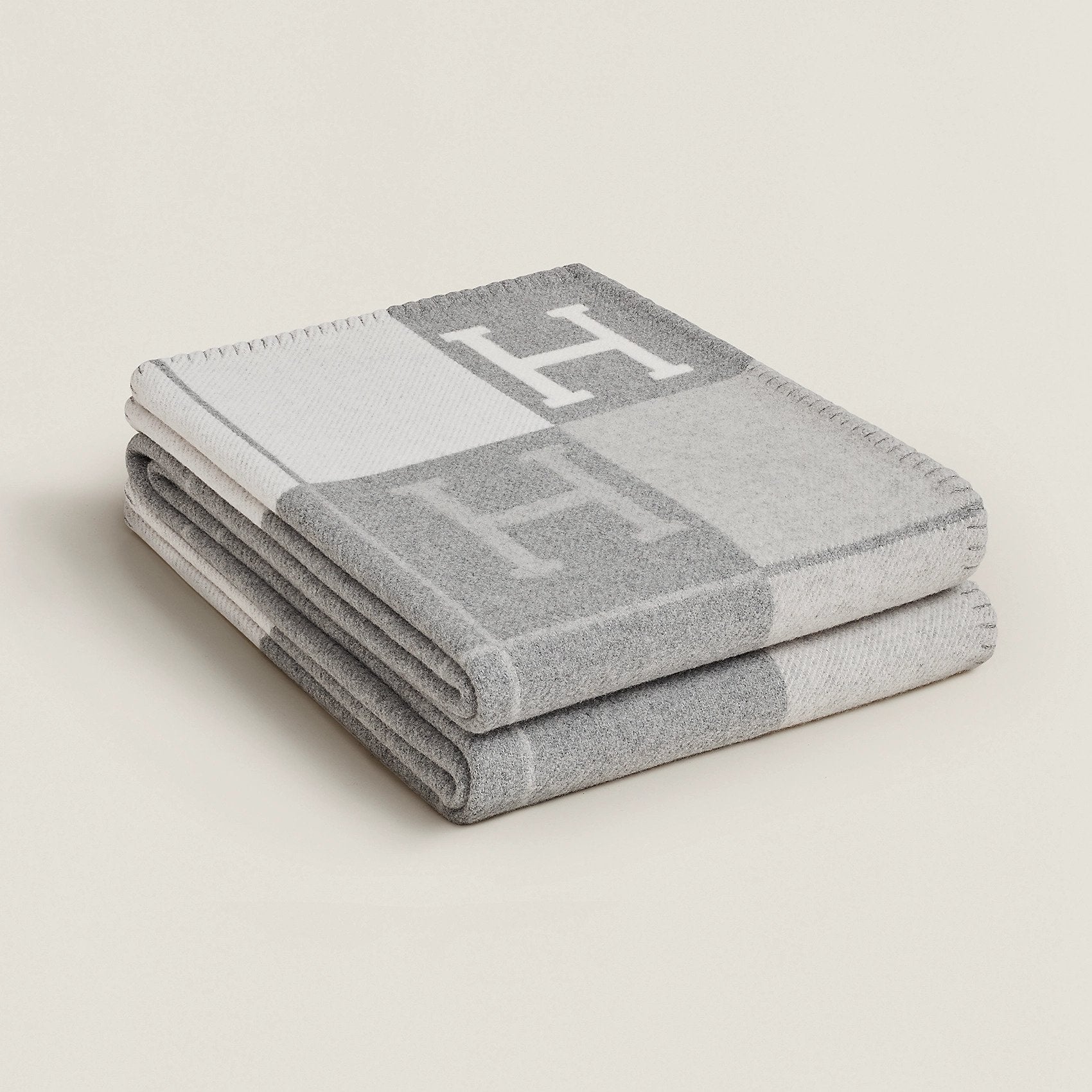 Luxury Wool Cashmere Blanket with Soft Warm Fabric and Elegant Home Design
