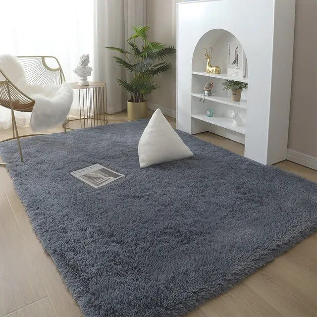Plush Carpet with Non-Slip Backing and Modern Wilton Style