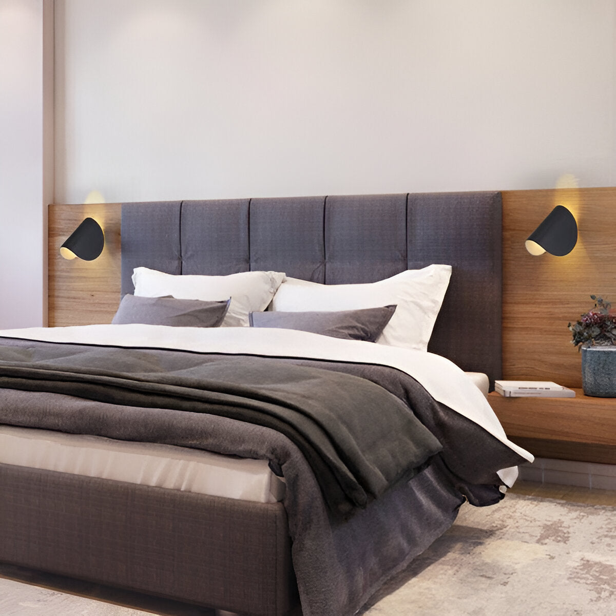 Rotatable Metal Wall Light with Geometric Design