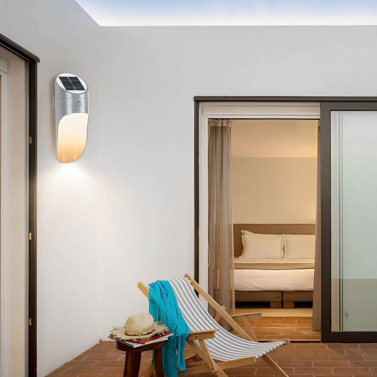 Solar Outdoor Wall Light with PIR Motion Sensor