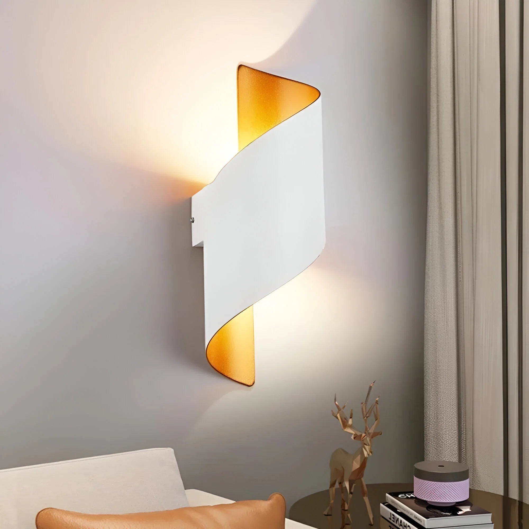Twisted Accent LED Wall Light with Minimalist Design