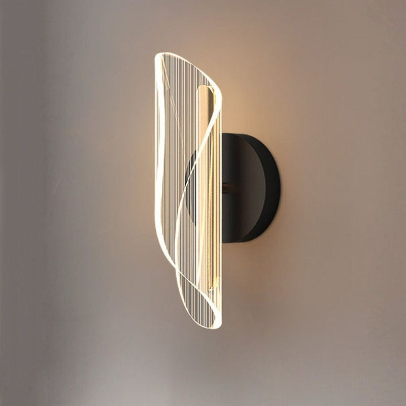 Geometric LED Wall Light with Ribbon Effect