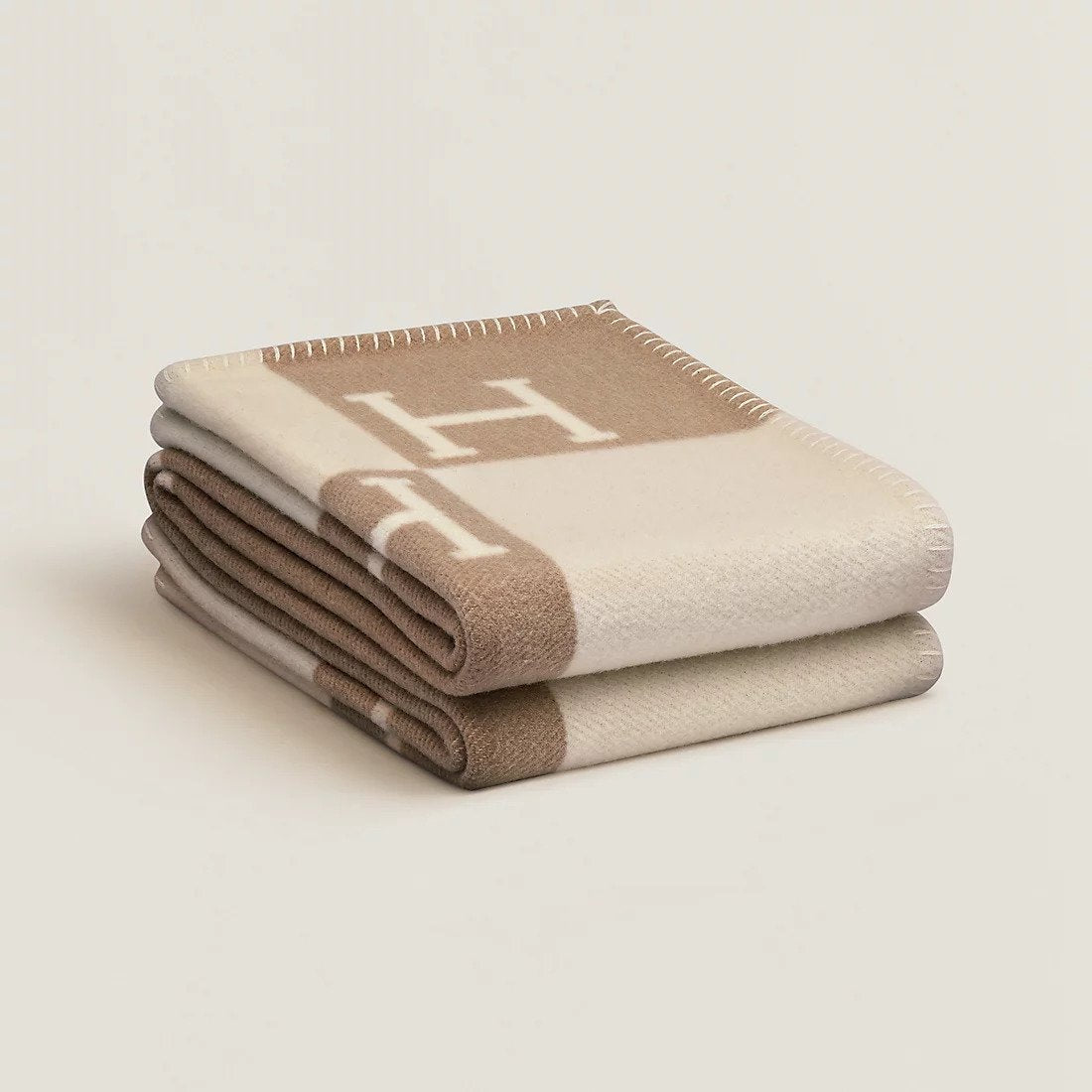 Luxury Wool Cashmere Blanket with Soft Warm Fabric and Elegant Home Design