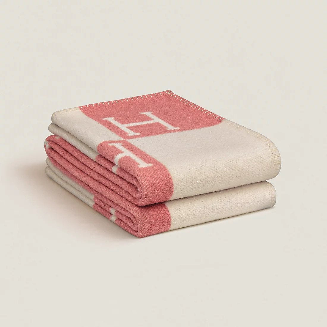 Luxury Wool Cashmere Blanket with Soft Warm Fabric and Elegant Home Design