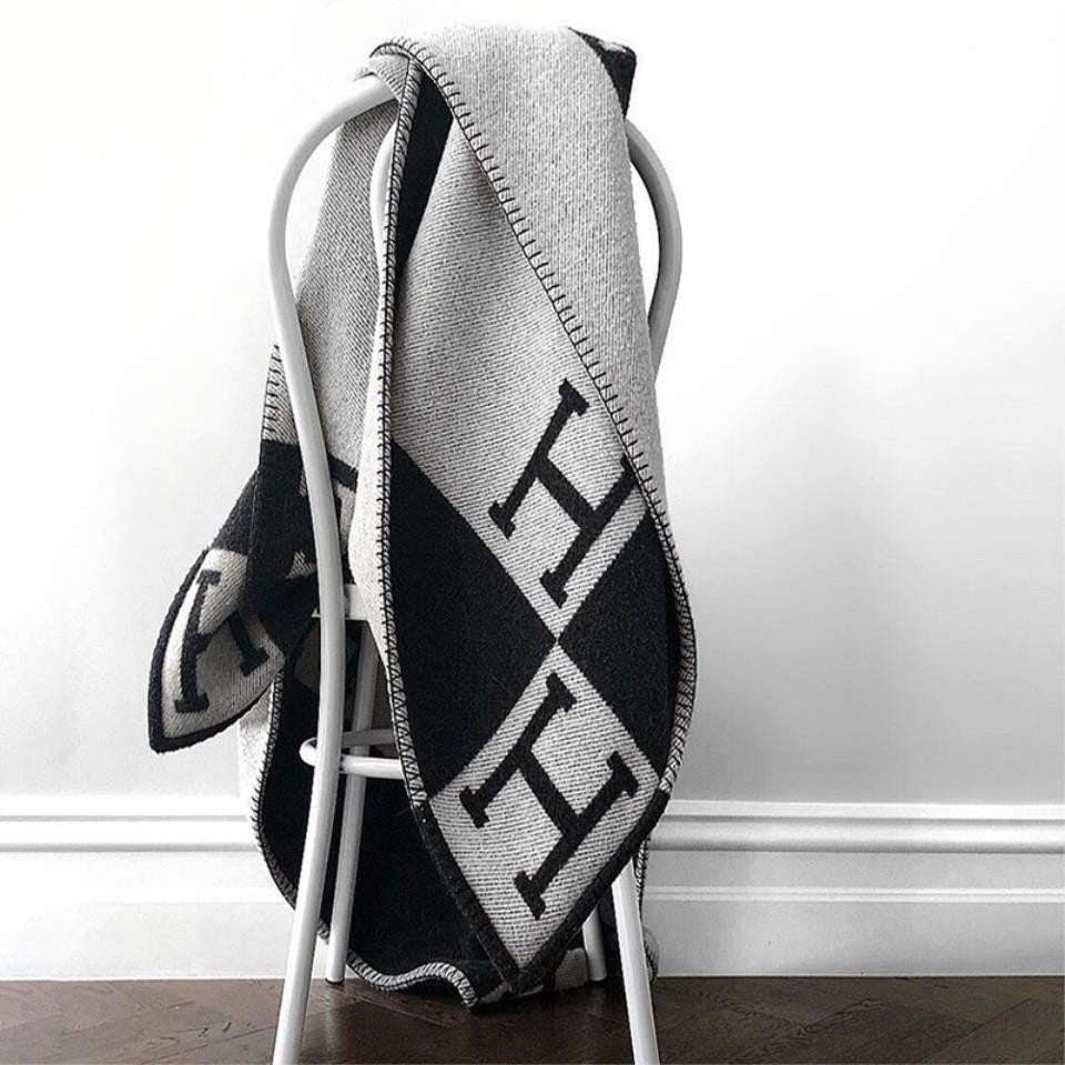 Luxury Wool Cashmere Blanket with Soft Warm Fabric and Elegant Home Design