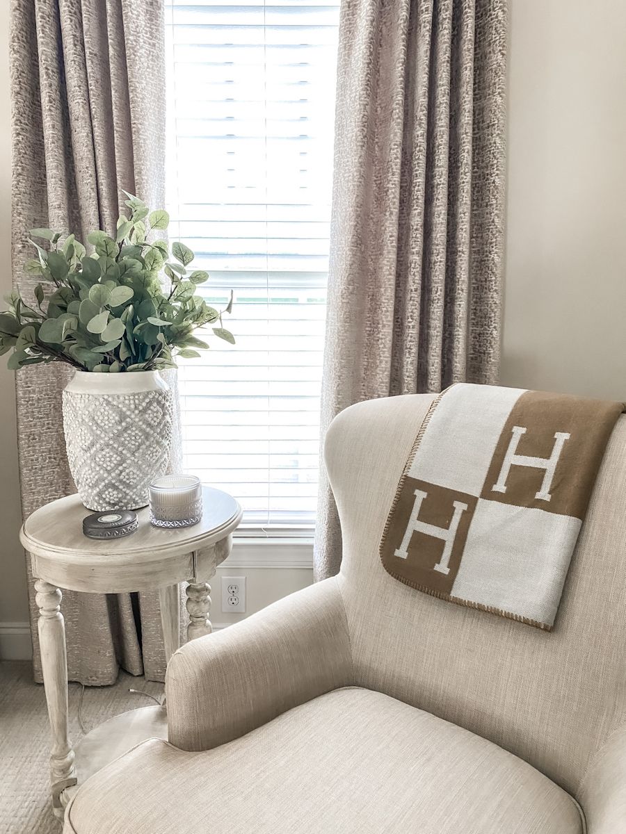 Luxury Wool Cashmere Blanket with Soft Warm Fabric and Elegant Home Design