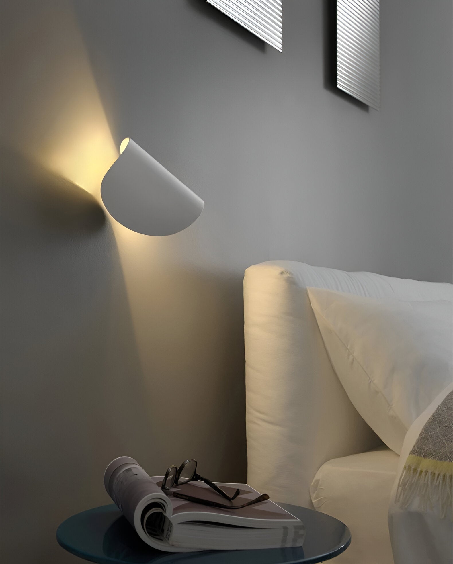 Rotatable Metal Wall Light with Geometric Design