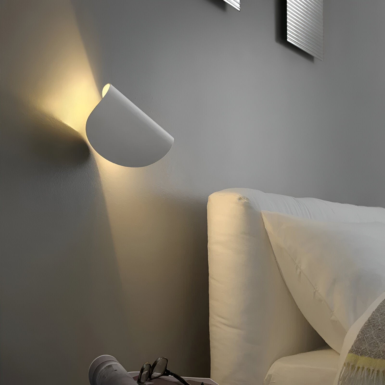 Rotatable Metal Wall Light with Geometric Design