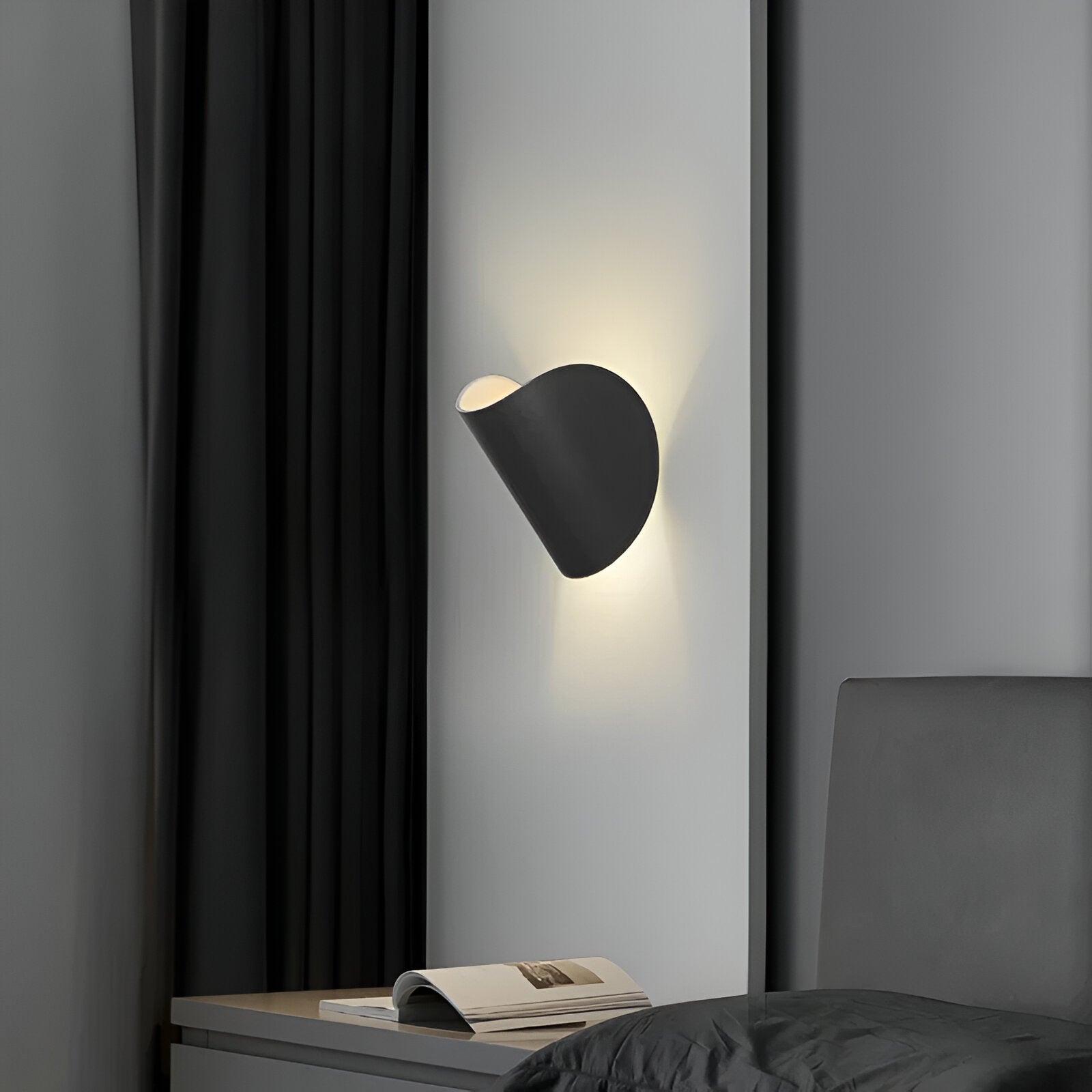Rotatable Metal Wall Light with Geometric Design