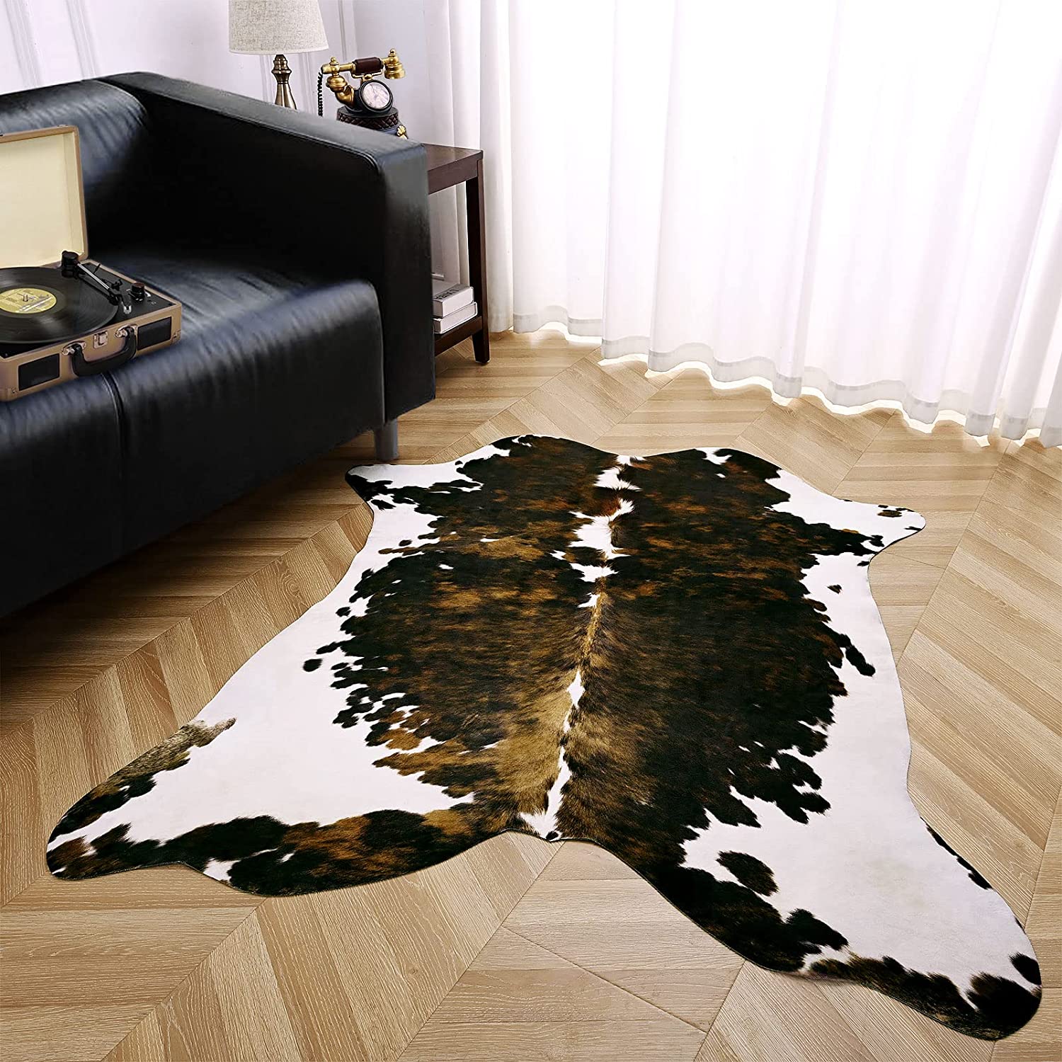 Scandinavian Polyester Area Rug with Animal Print