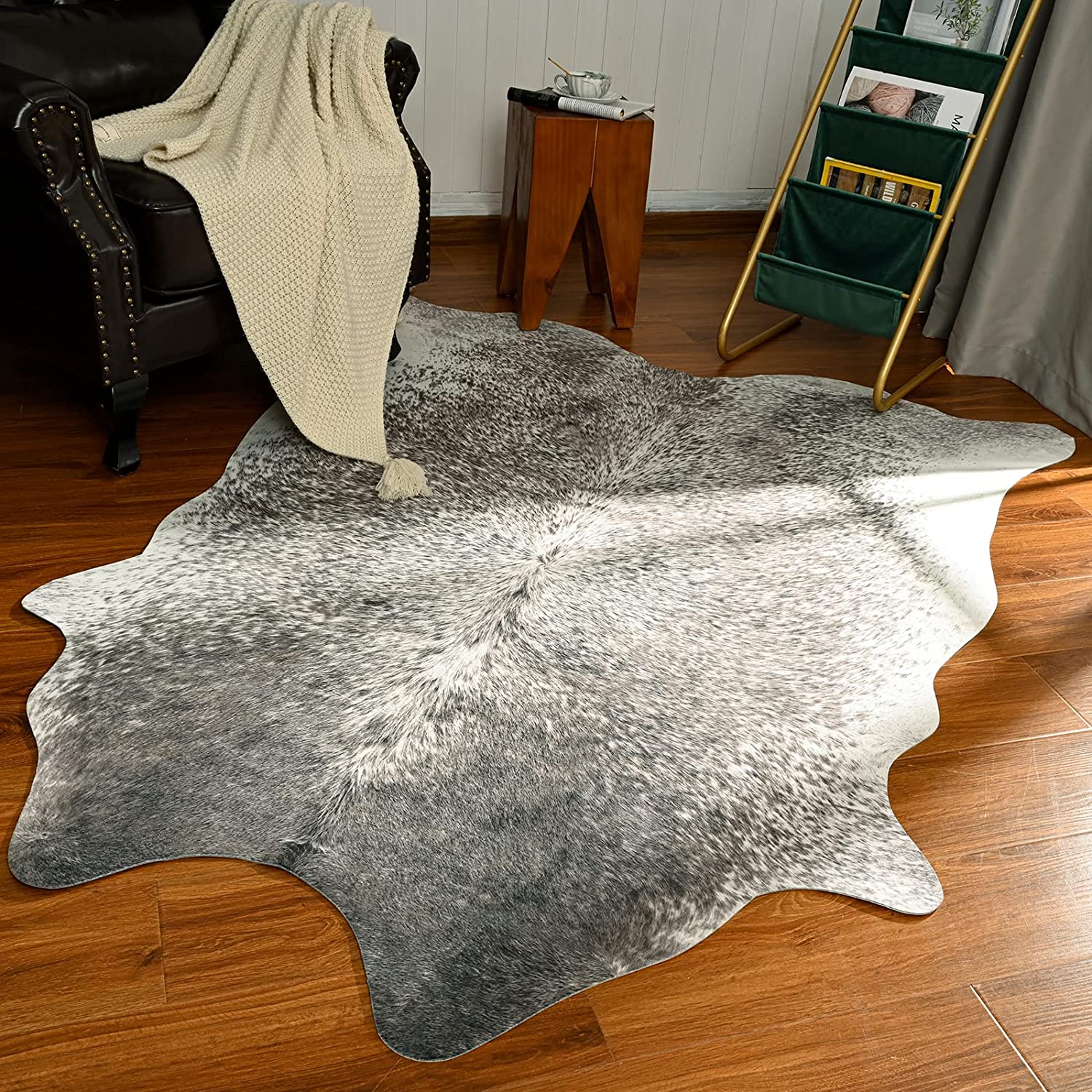 Scandinavian Polyester Area Rug with Animal Print