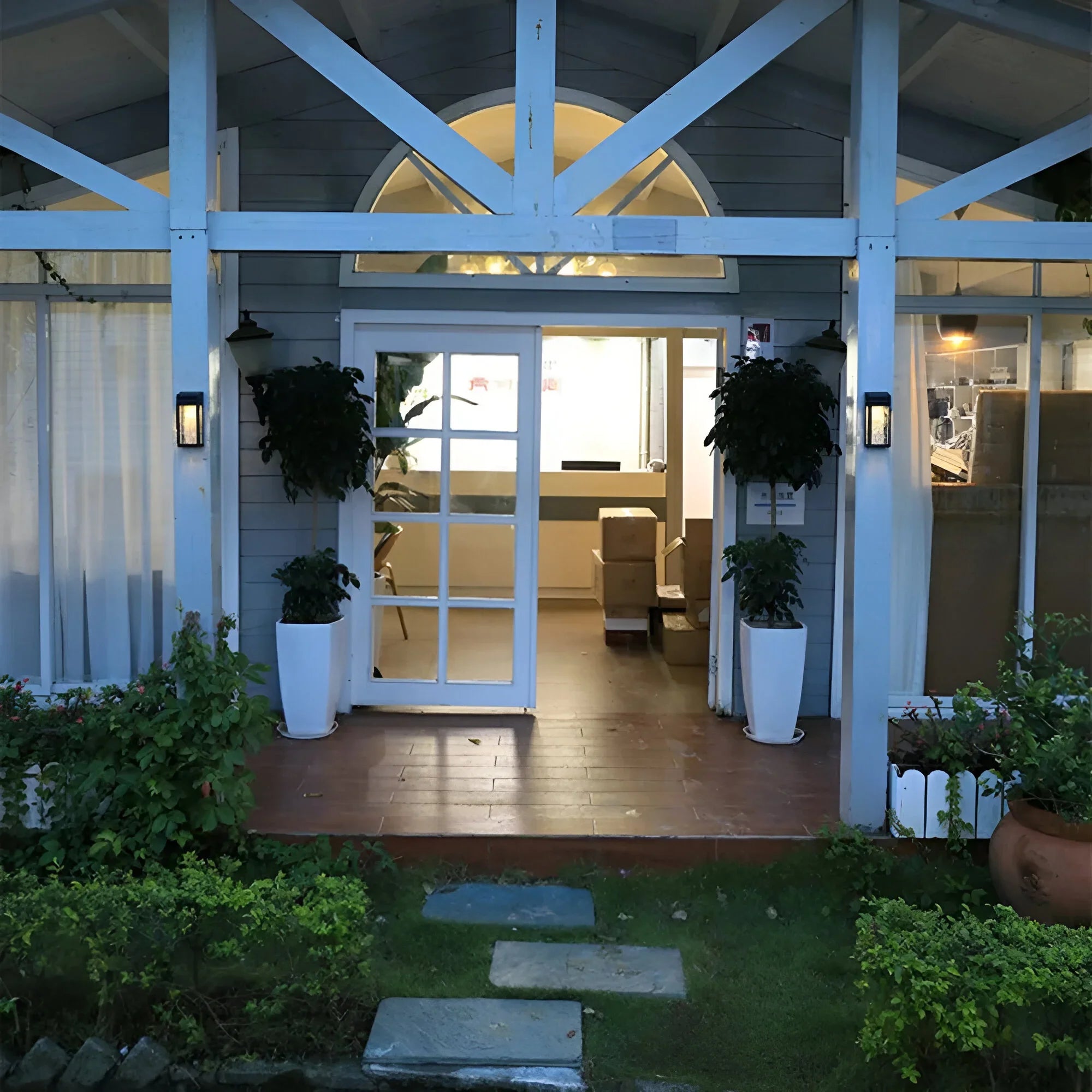 Solar-Powered IP65 LED Outdoor Wall Light