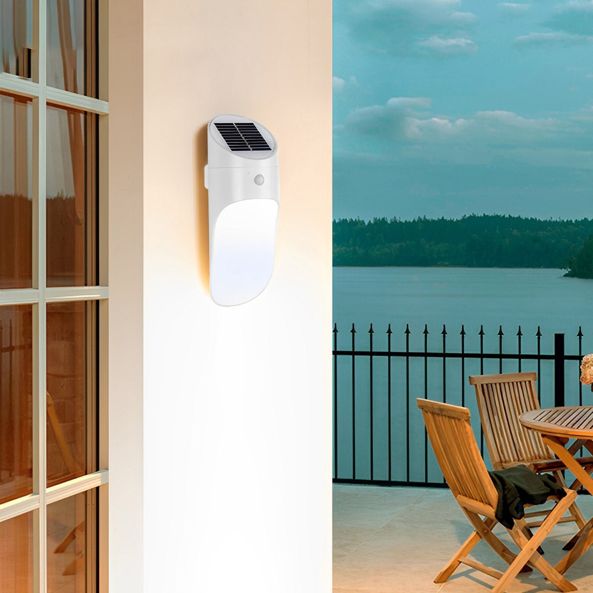 Solar Outdoor Wall Light with PIR Motion Sensor